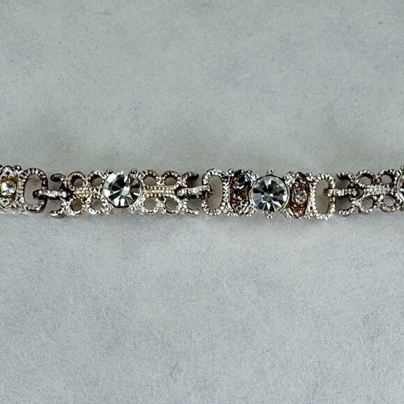 Vintage AVON NR Silver-Tone Rhinestone Crystal Bracelet Fold Over Clasp 8 inch - Picture 3 of 13